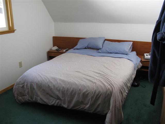 upstairs_north_bedroom_2.jpg